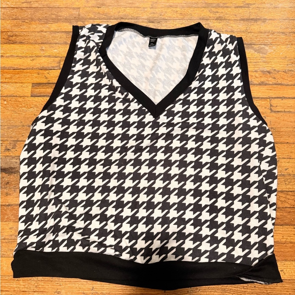 SHEIN Black and White Sleeveless Vest
